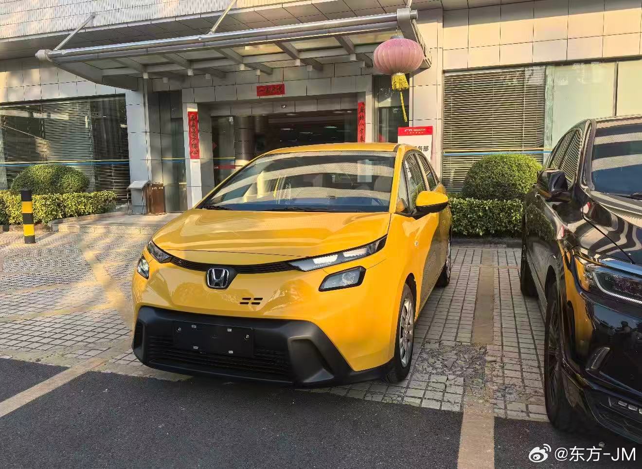 本田飞度即将上市的最新款只有三个颜色，黄色、白色、蓝色，该选哪个颜色不需要多说