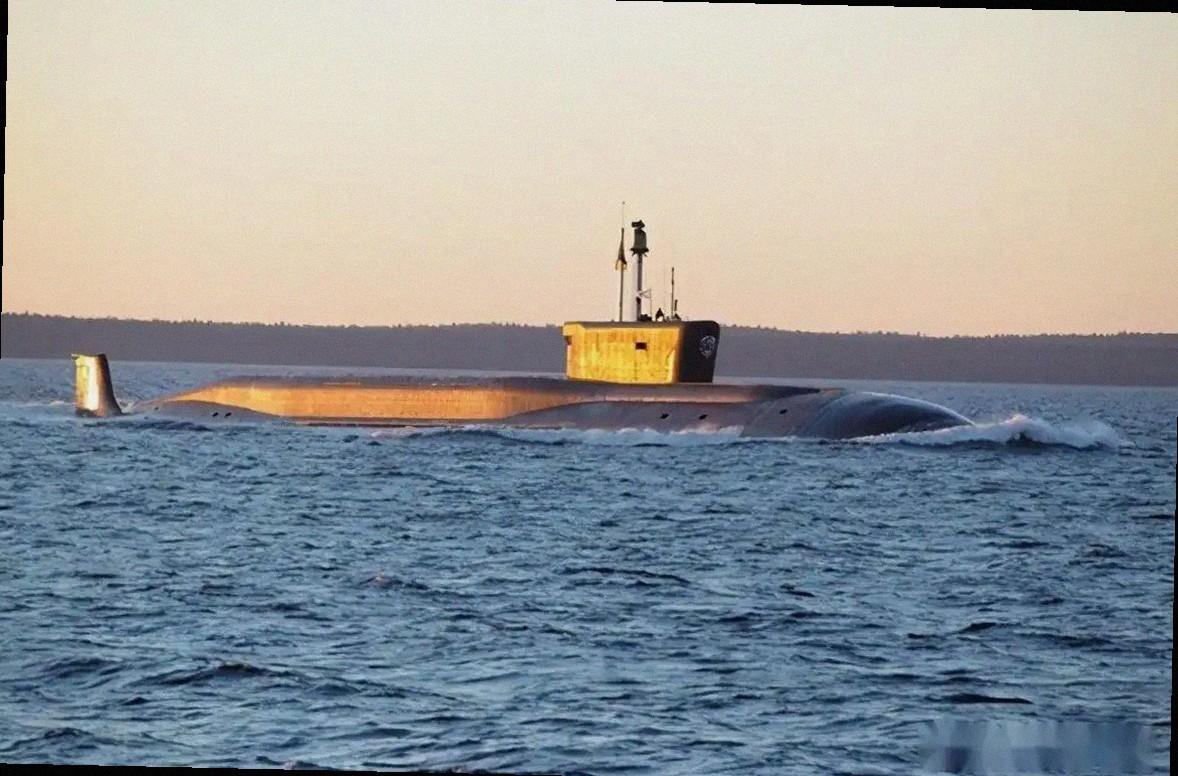 一、北极深海亮剑，潜射导弹精准命中远东靶场俄罗斯北方舰队证实，最新服役的“北风