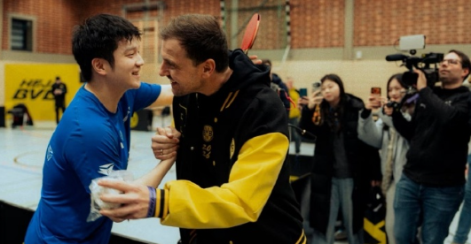 多特蒙德官方：多特蒙德迎来了一位重量级乒乓球嘉宾：奥运冠军、世界冠军，也是世界顶