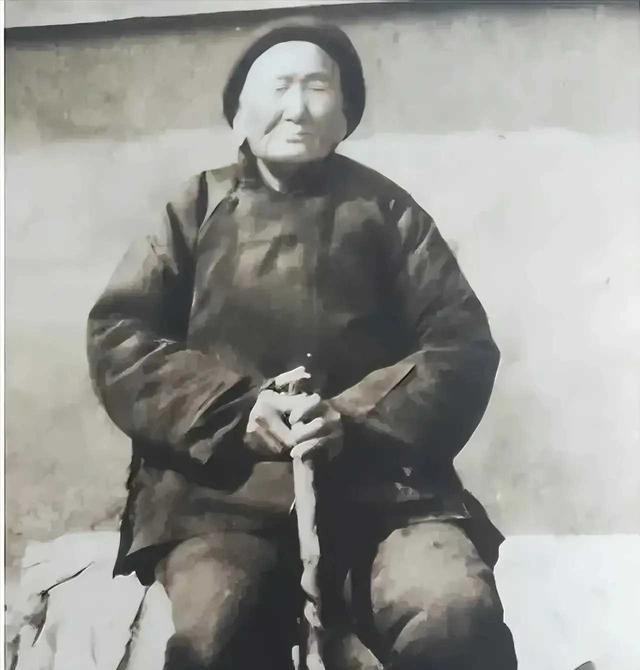1941年，农妇马宗英弄到了300发子弹，正准备送给八路军，路上却遭到了伪军检查