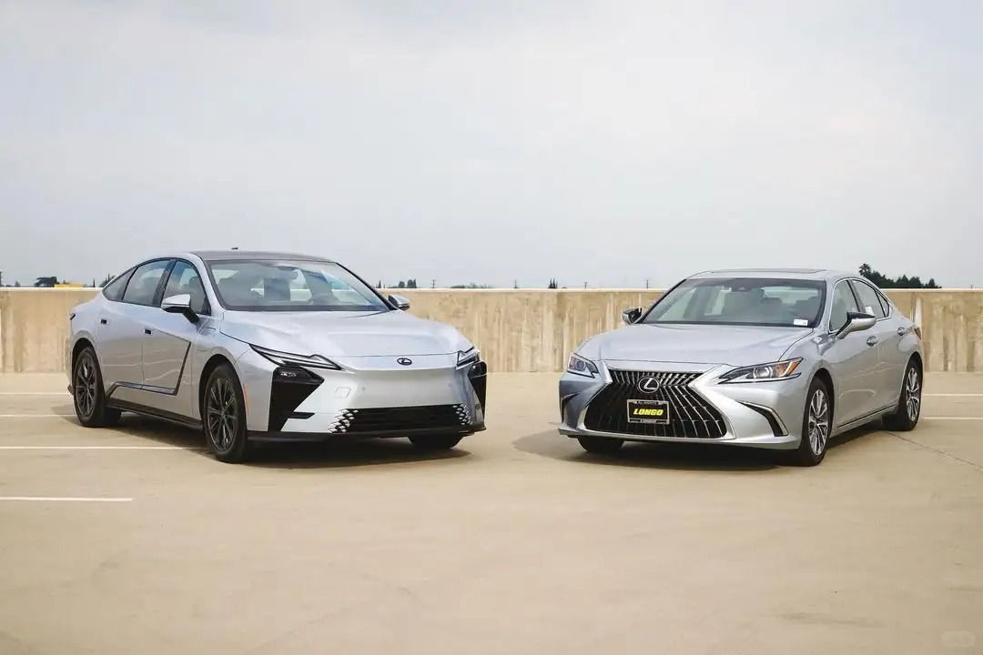 新车雷克萨斯ES虽然颜值不如过去了，但尺寸增加了非常多，以前ES就是个B级车，