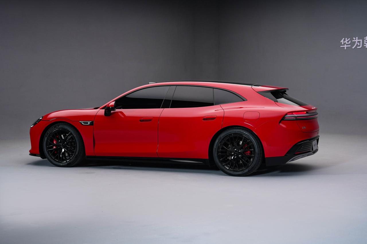 “大湾区法拉境”名不虚传！启境GT7静态颜值直接封神启境GT7实车亮相+静态评