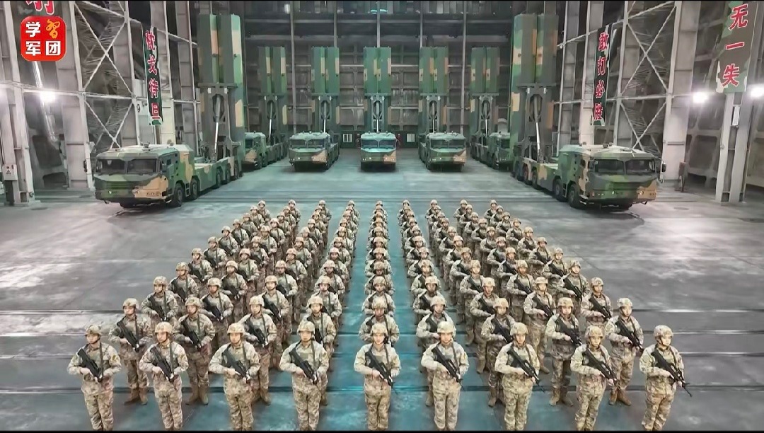 今年不一样，各军种的拜年装备都用先进的了。