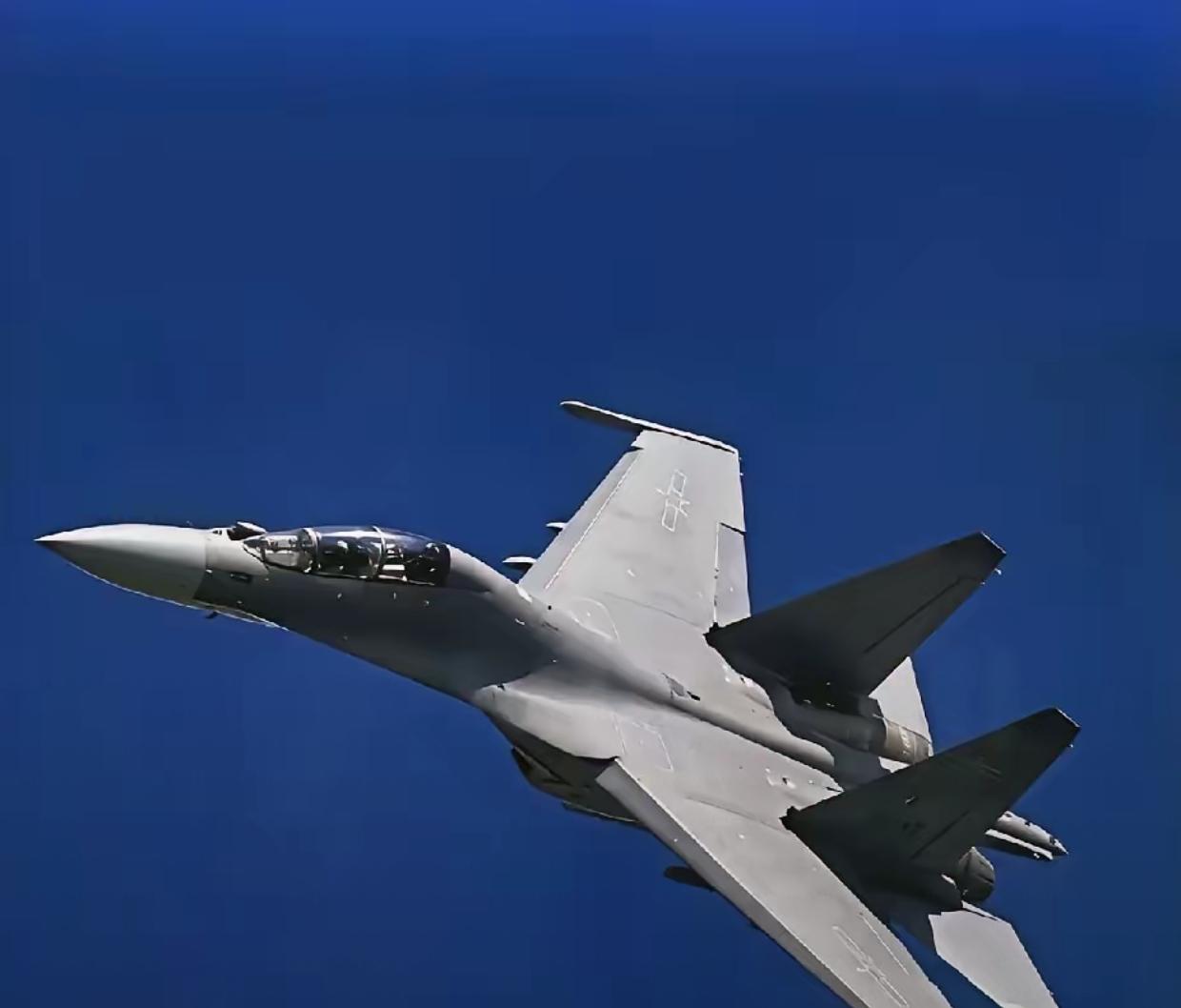 真是缺德带冒烟，大过年的非得来触霉头！这外机也是够阴的，为了搞偷袭，连航行灯都敢