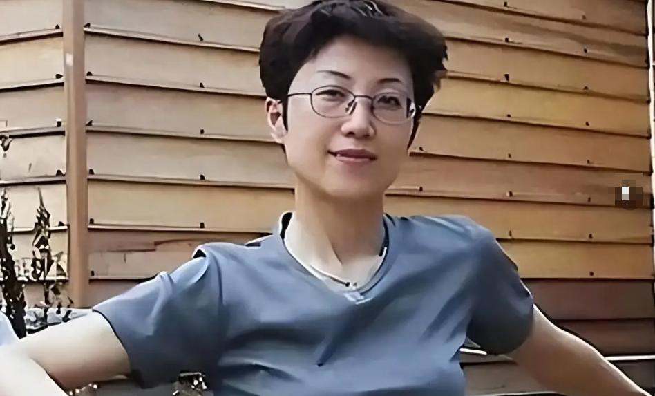 真够胆大包天的！拿着美国绿卡，过着多少人做梦都过不上的好日子，却还想靠出卖国家利