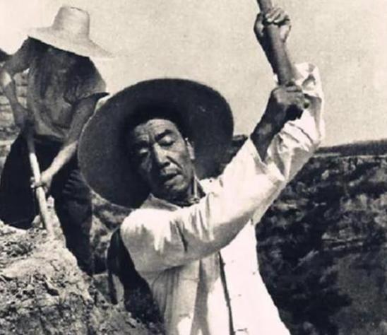 1986年，陈永贵病逝，大寨搭了灵棚，昔阳县领导：不拆，就不去祭奠。在得