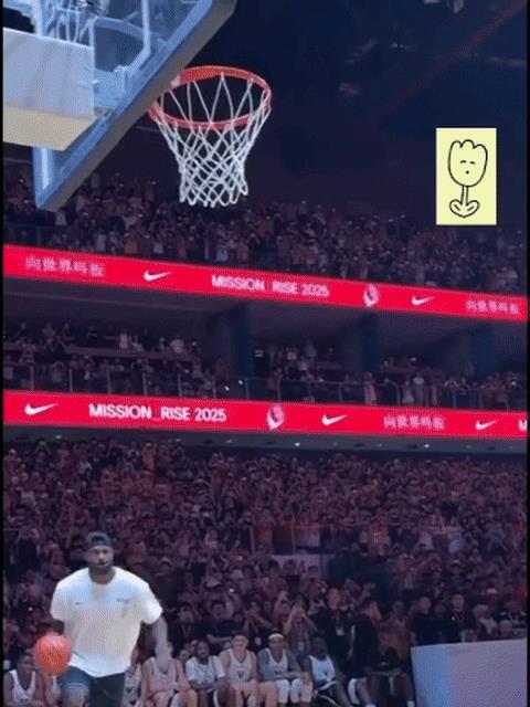 还得是勒布朗梦，和詹姆斯的霸王步都是同步的。表演完扣篮之后，詹姆斯和崔永熙、赵