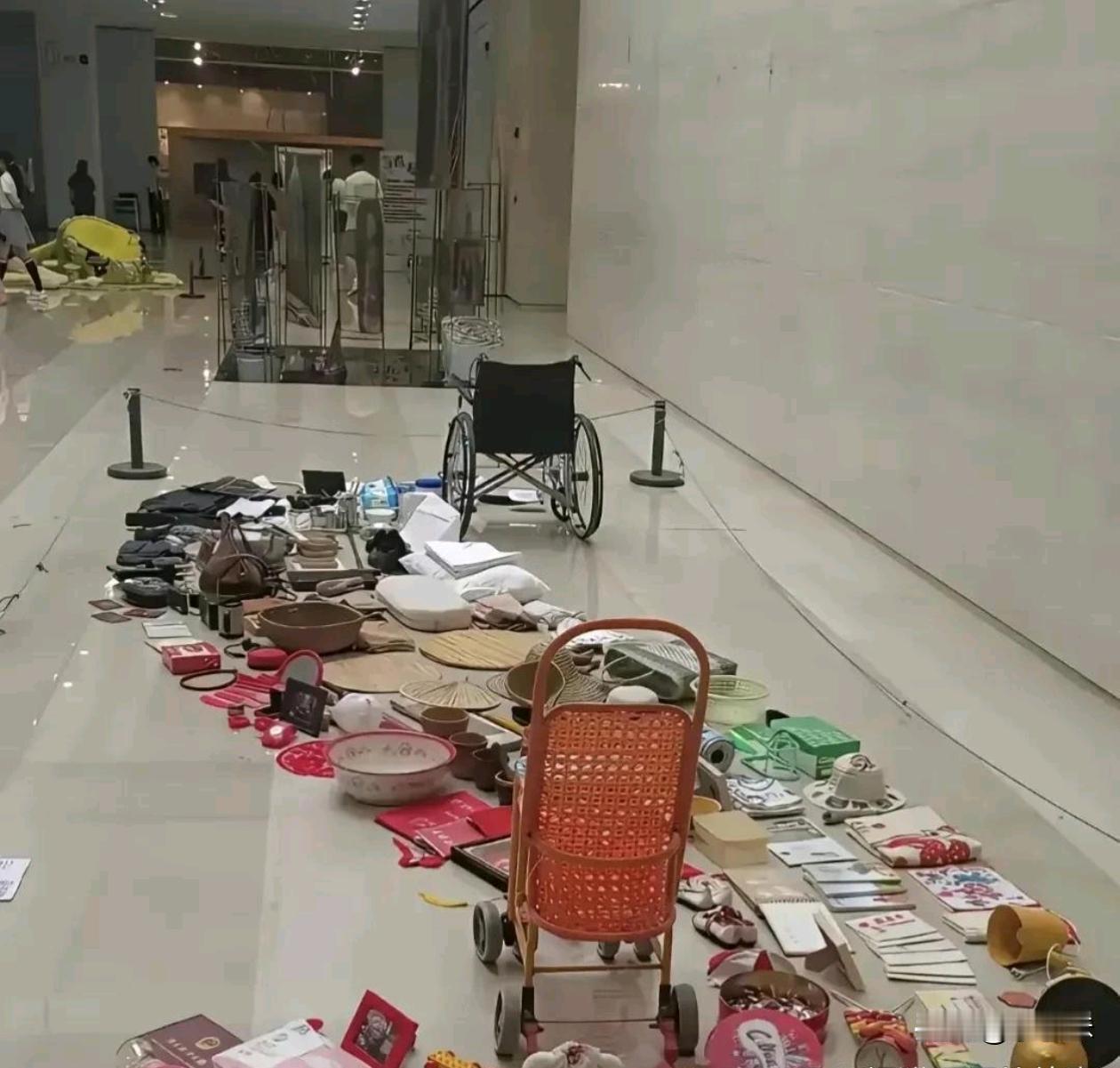 这是什么艺术展览吗？还是说是……？