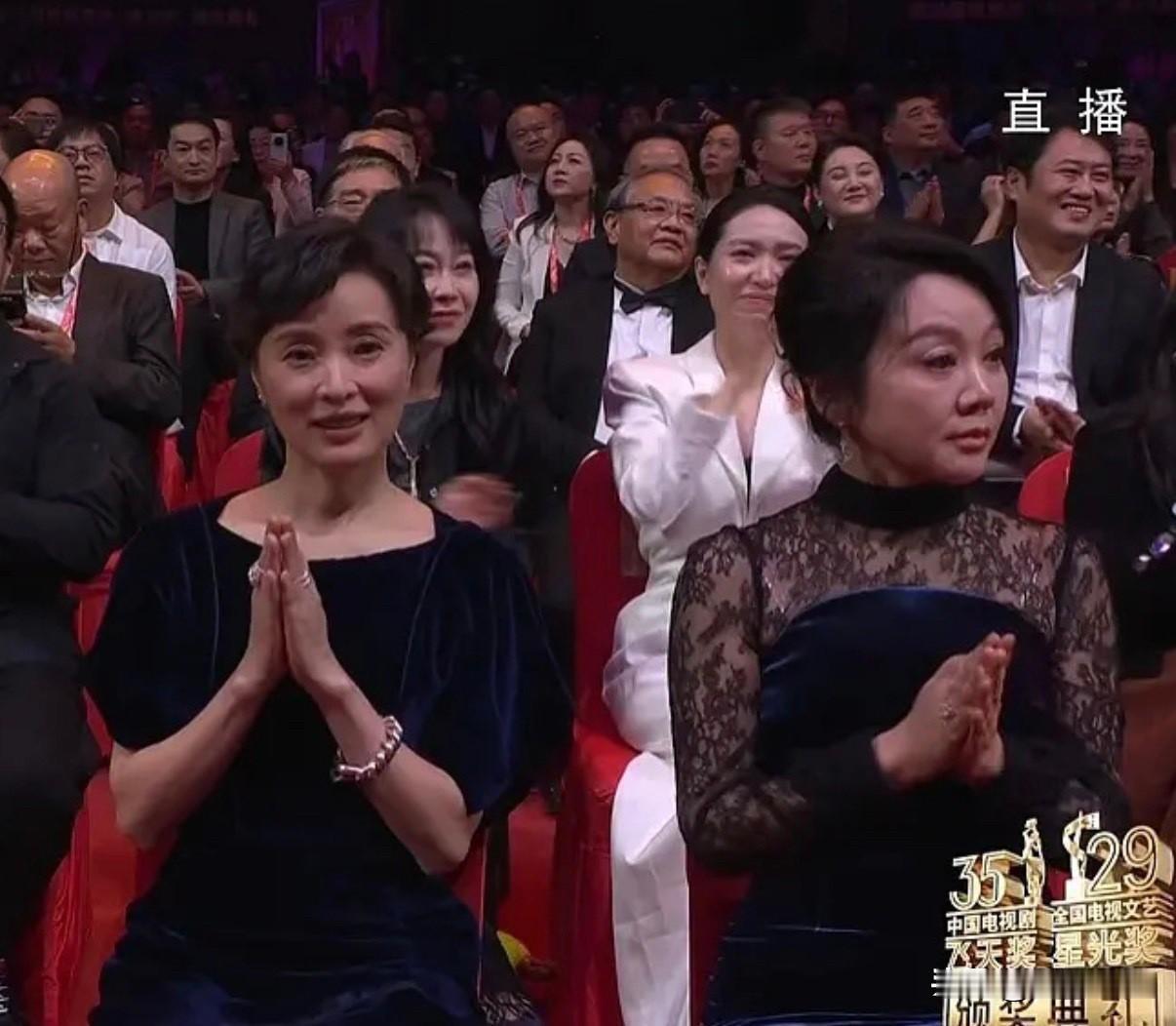闫妮坐在台下，已经懒得维持表情管理，又是一轮陪跑。如果三大奖项最后全被宋佳拿下，