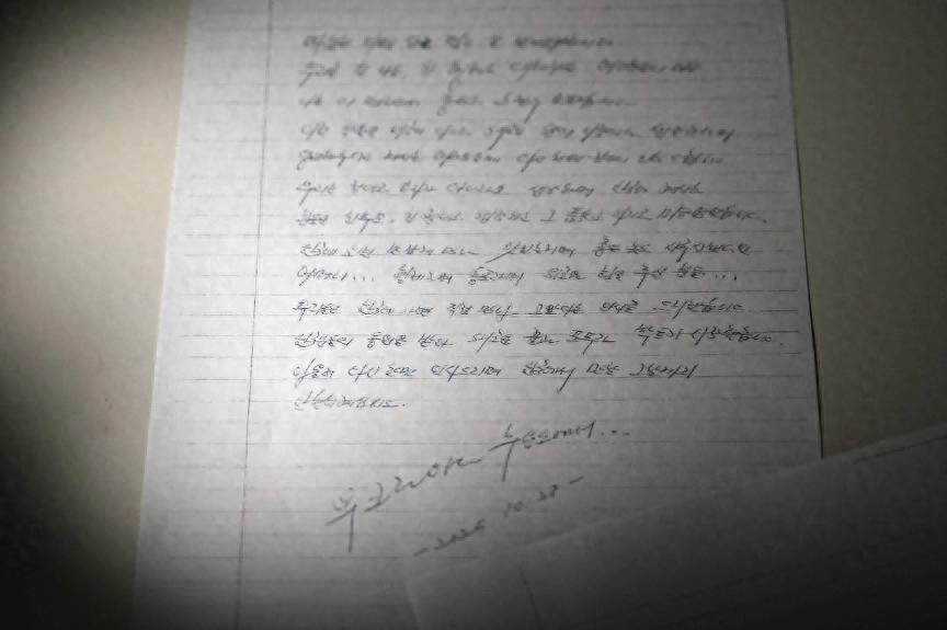 朝鲜战俘在乌克兰写血书求救，请求韩国接收，遣返或面临死刑2025年年初，乌克