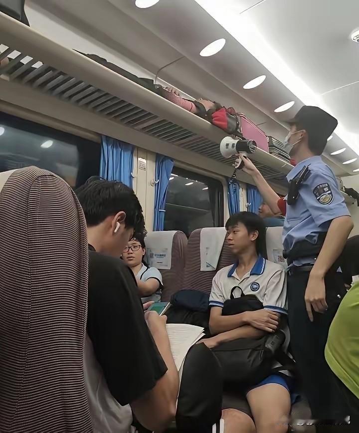 总有一些人，喜欢耍小聪明[狗头]