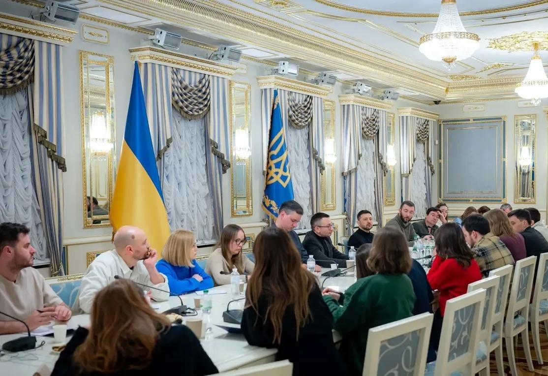 【贼心不死】1月30日，泽连斯基在接受记者采访时表示，迫使俄罗斯结束战争的办法