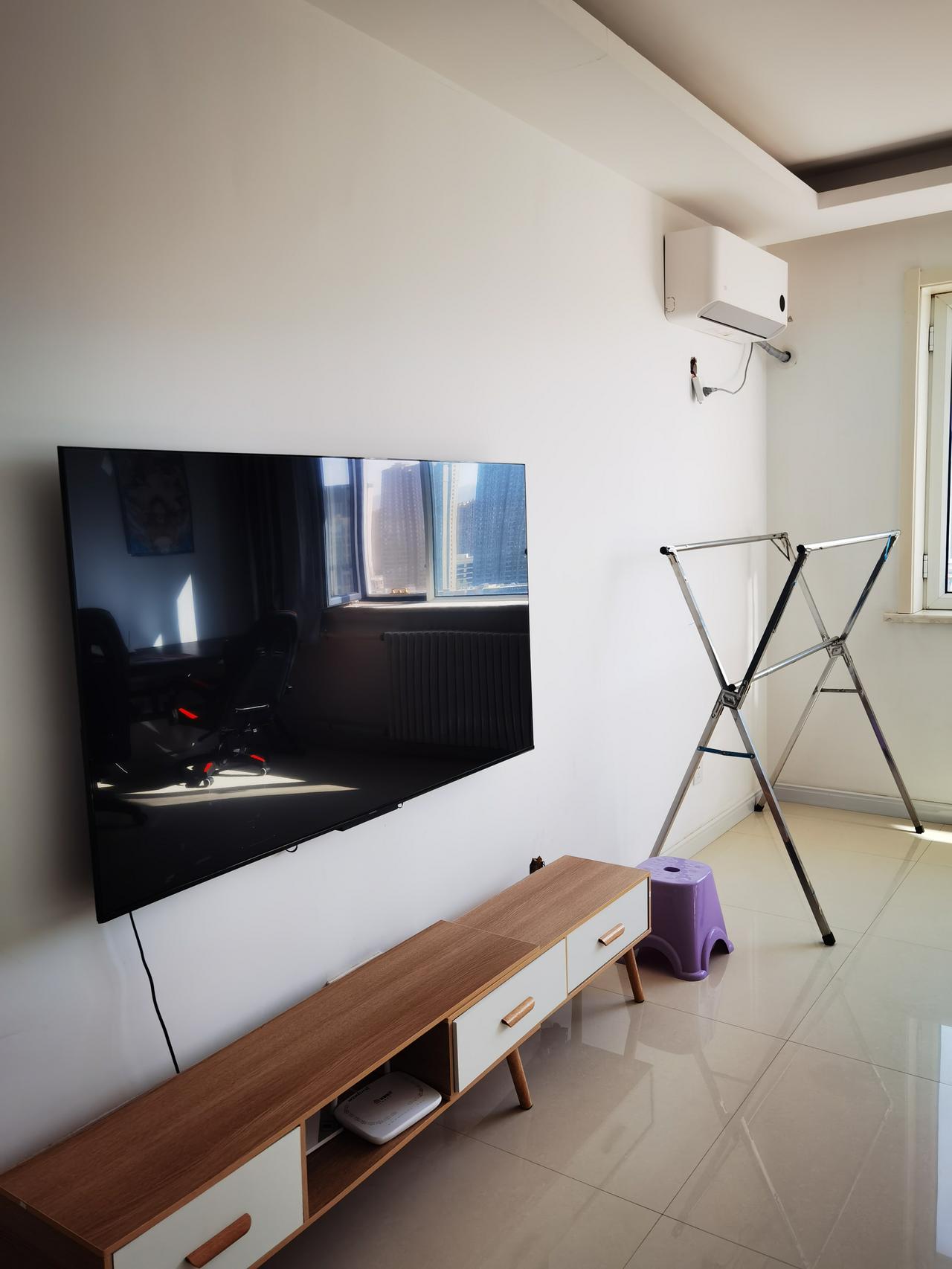 呼和浩特市的事业单位考试竞争也不小呀！昨天下午，朋友说，她的女儿大学毕业三年了，