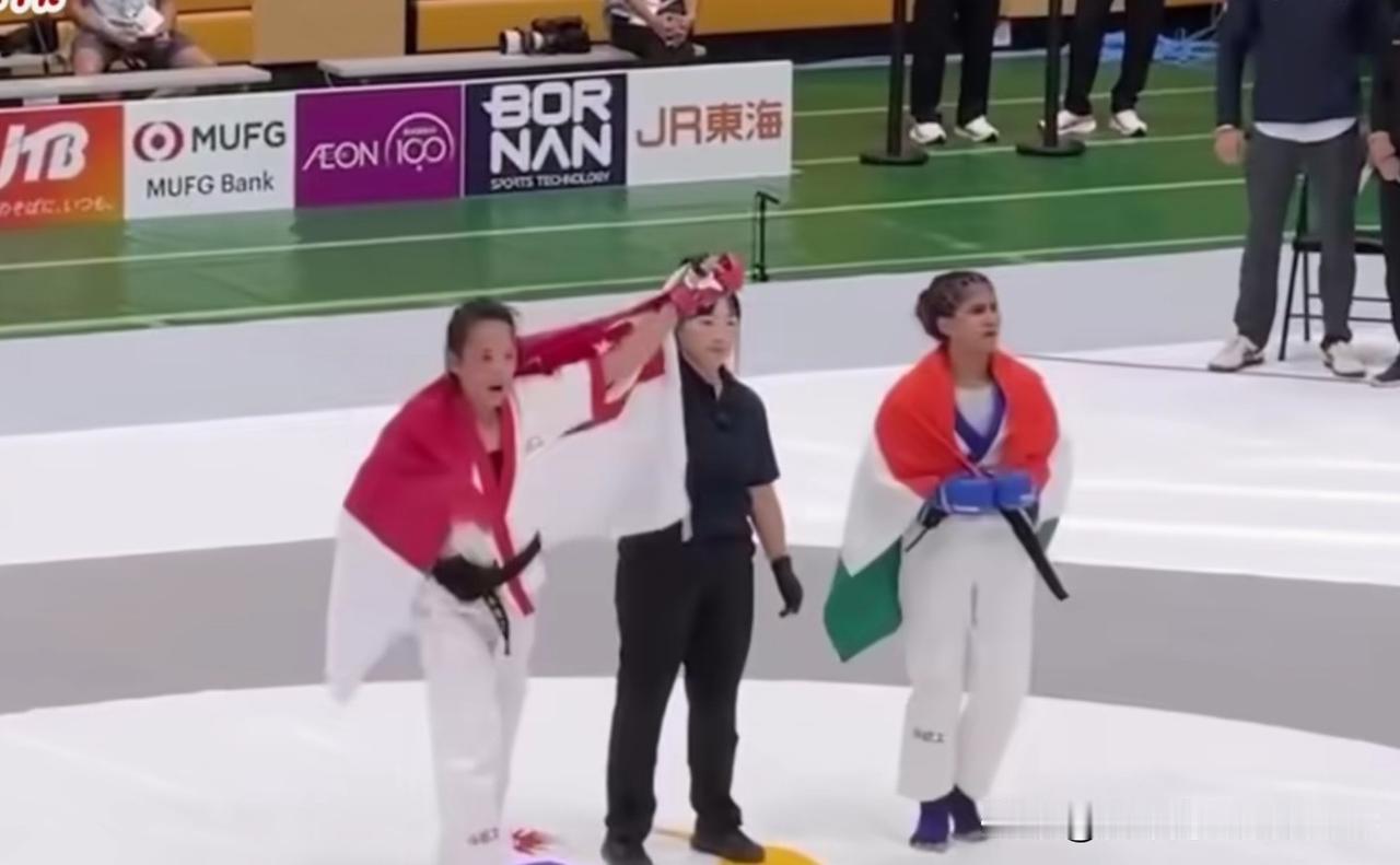 9月22日，名古屋亚运会MMA综合格斗项目，女子传统60公斤级半决赛出现戏剧一幕