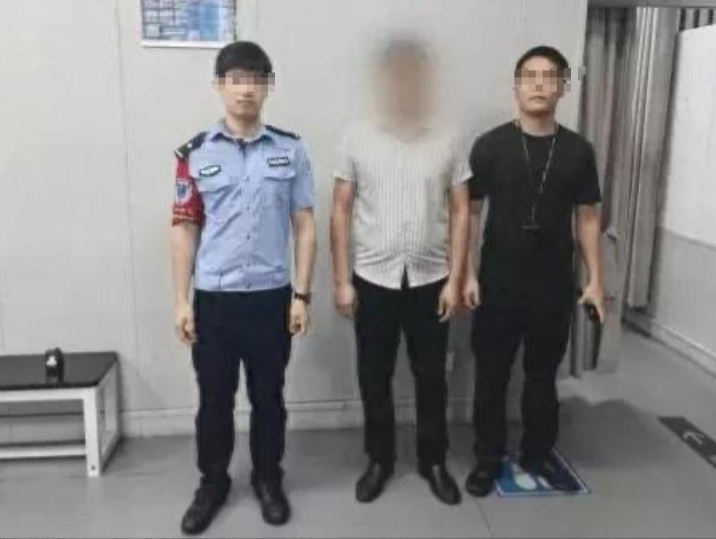 在医院干了12年，一条匿名举报就把她开了。广西贺州这家医院，真的够狠。一名神