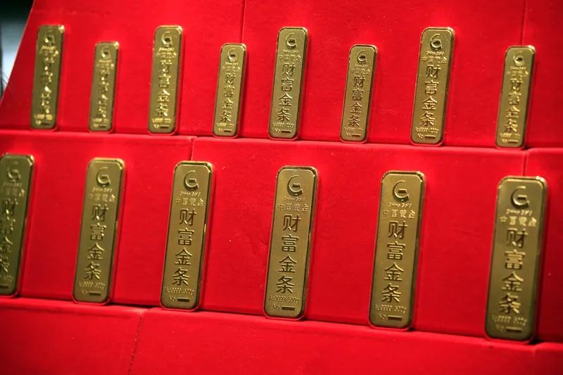 车上放了8条小黄鱼丢了，谁负责？请法官回答。
