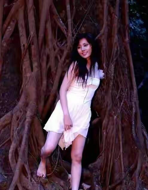 秋瓷炫彻底放飞自我，林间写真野性十足，老粉直呼不敢认：变化太大