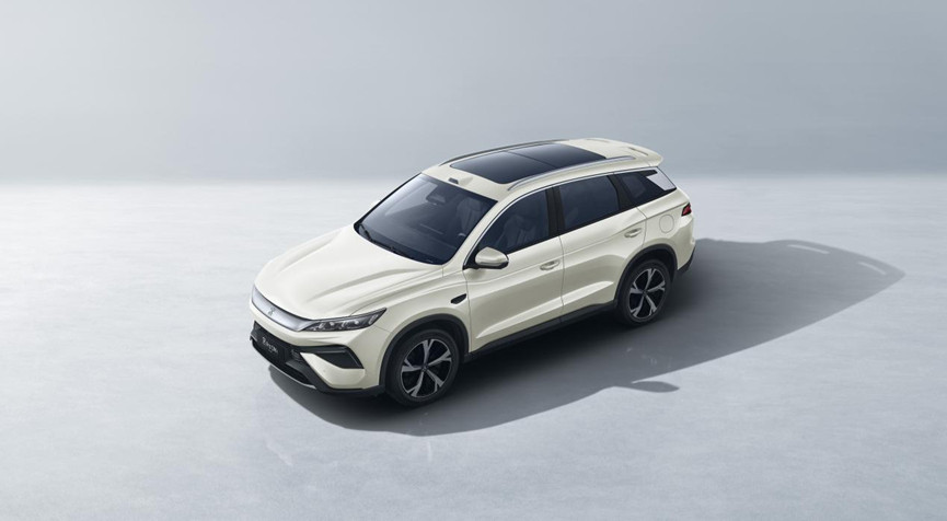 比亚迪发布了一款新车——宋ProDmi-飞驰版。名字虽然叫“飞驰”，但跟飞驰人