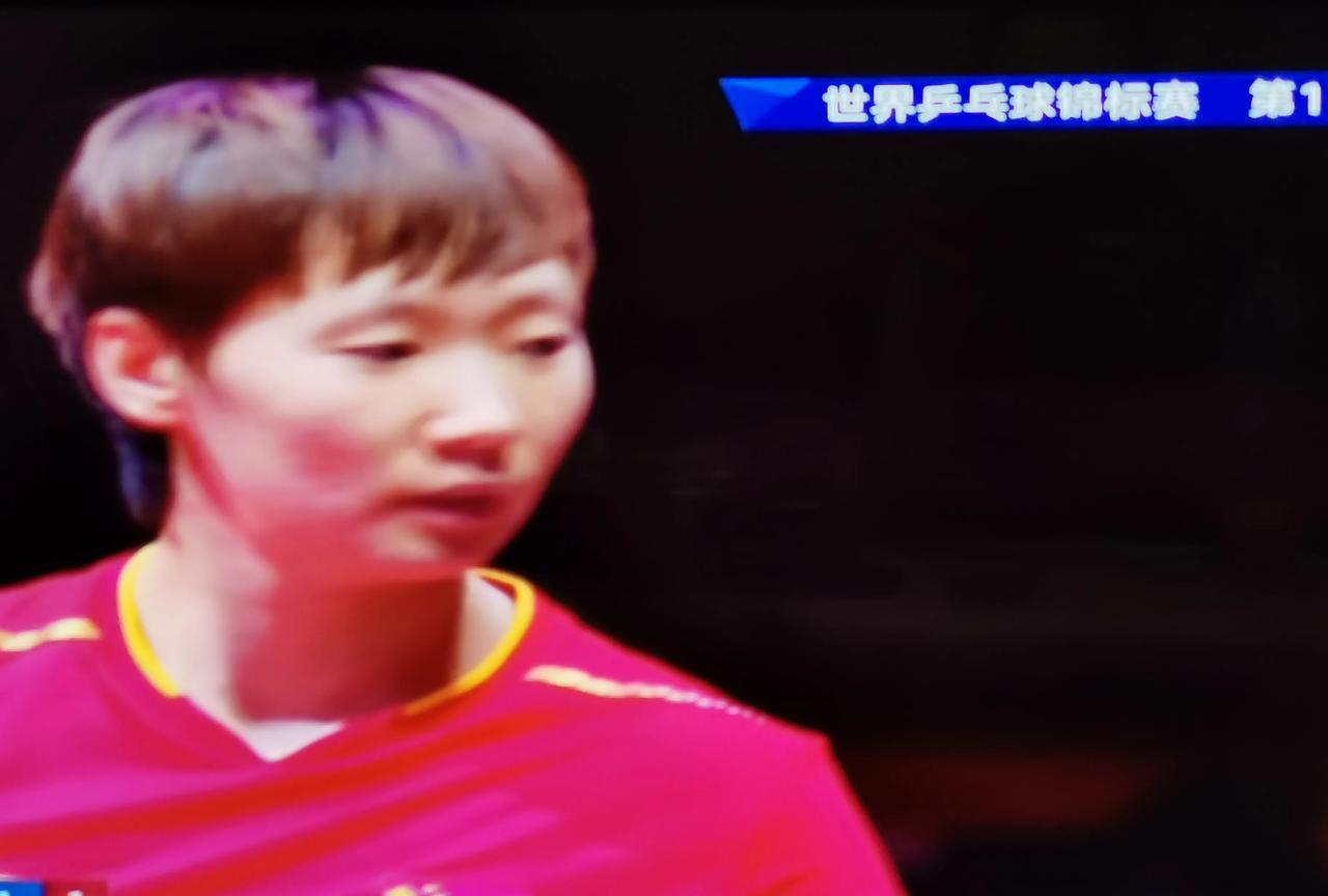 不怕人笑话吗？世界2号打这样一个200多号的19岁选手，还用得着教练跟着。其实就