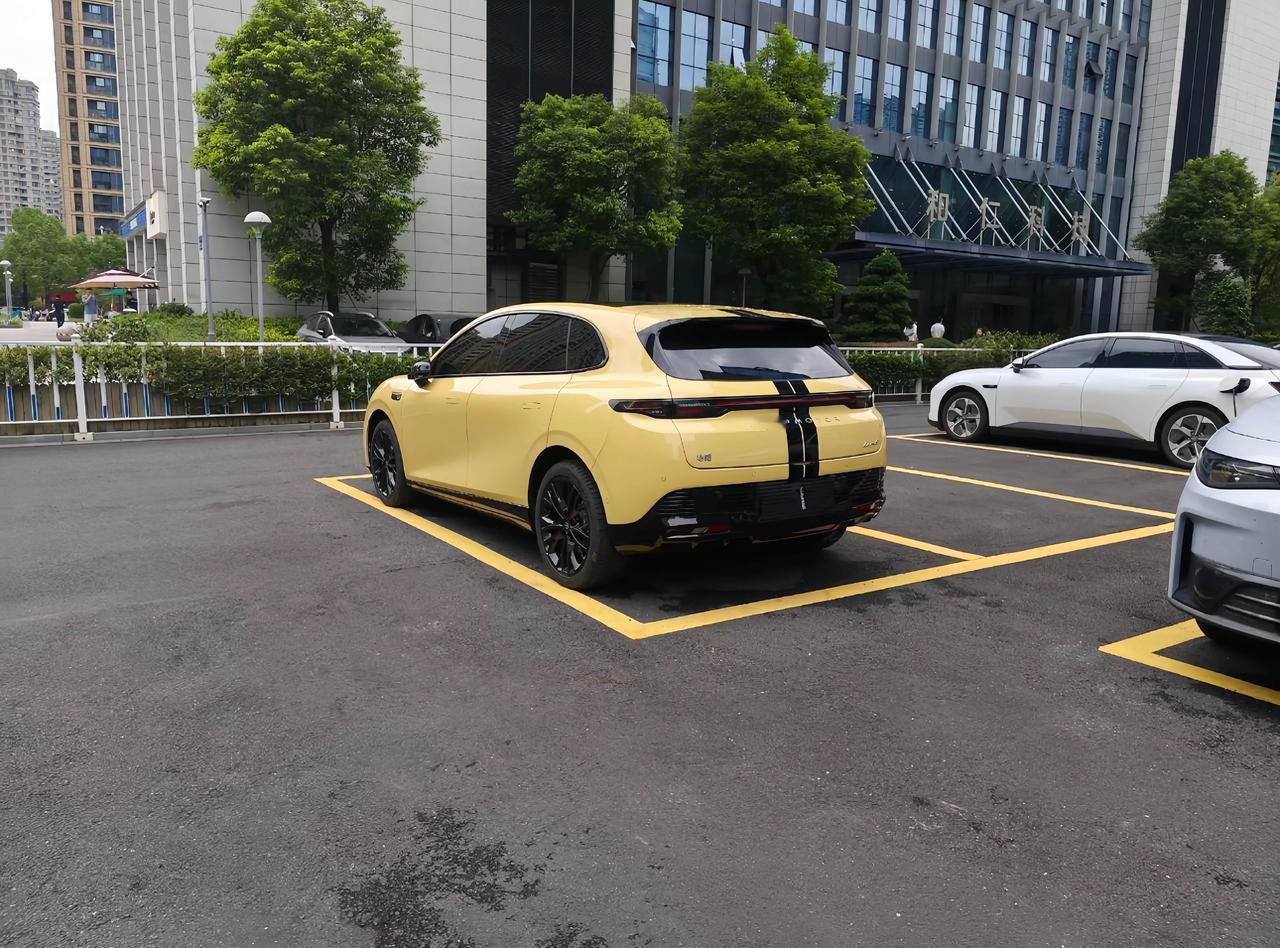 作为一个即将冲零跑Lafa5发布会现场的“老玩家”，咪娅给大家给家人们划几波重点