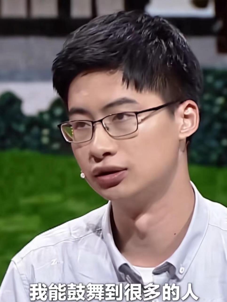 关于庞众望，北大心理学老师林巨，说了一句大实话，他说庞众望绝不是寒门，而是豪