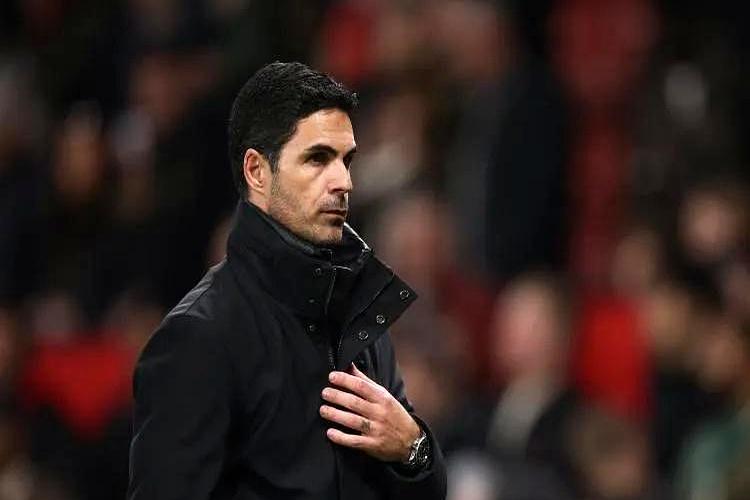 五冠王只差四步！21年没摸过英超奖杯，枪迷早憋坏了。2026年1