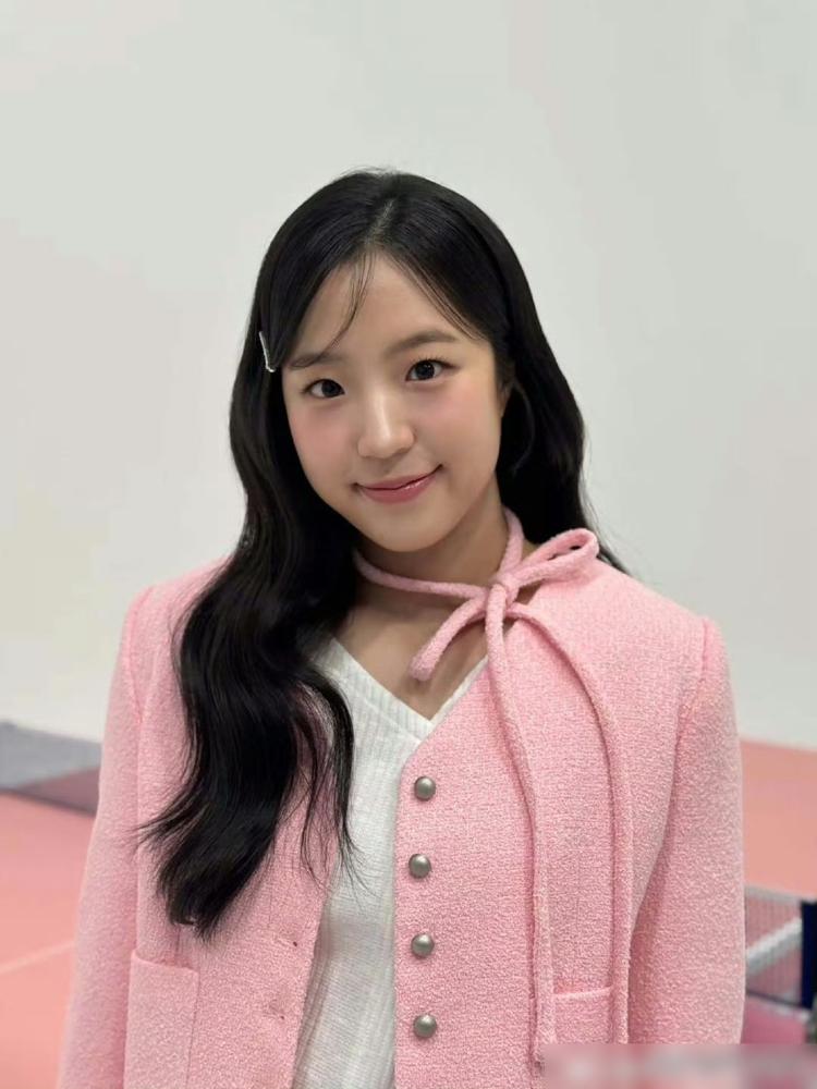 日本女乒炸了！张本美和比赛当场被打哭，她哥扭头就取关了队友，这比分比打国乒还难看