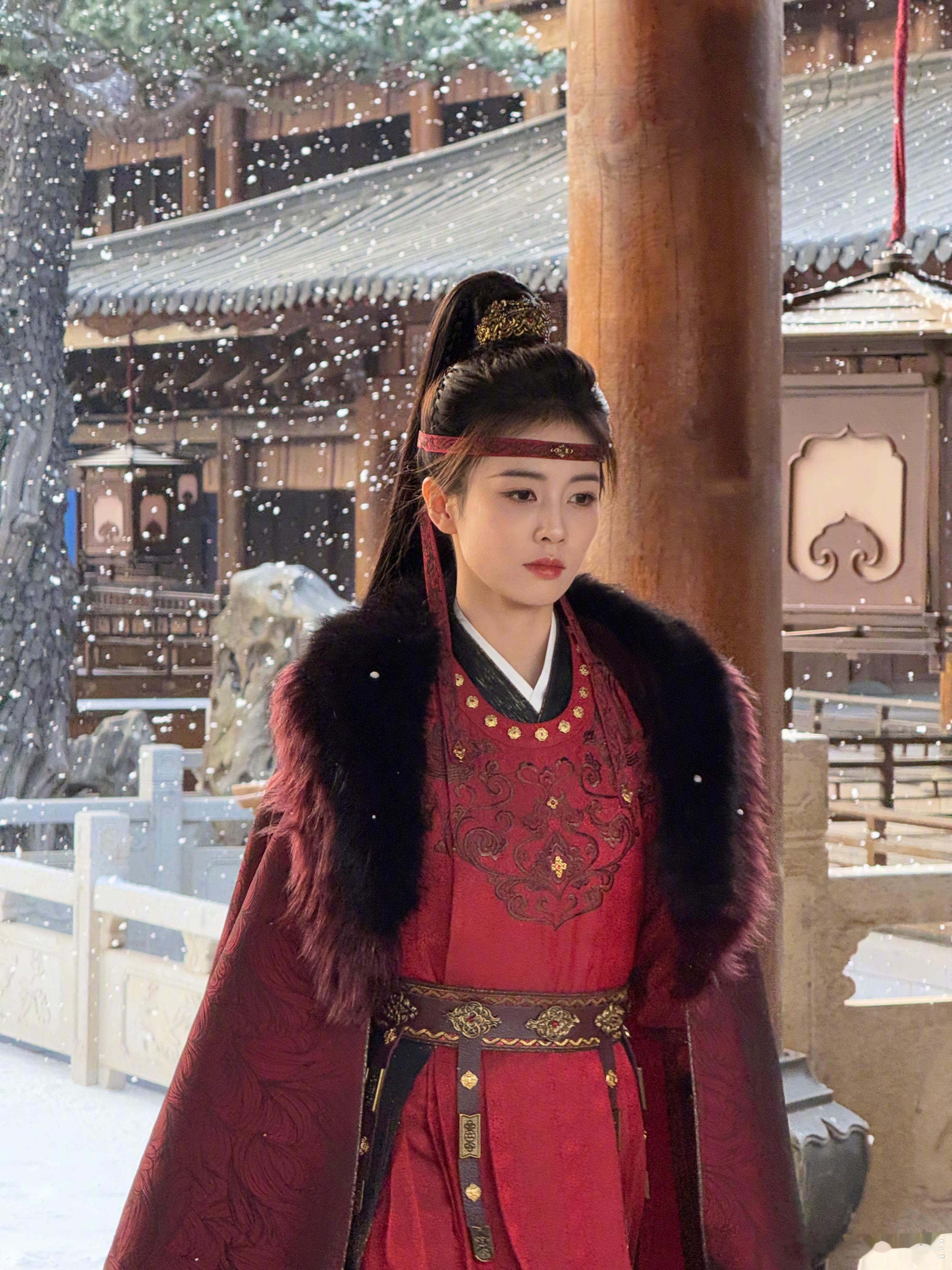 白鹿你知道的这一刻我等了六集看着李佩仪决绝挥剑，既为她开心又心疼她的苦，白鹿把