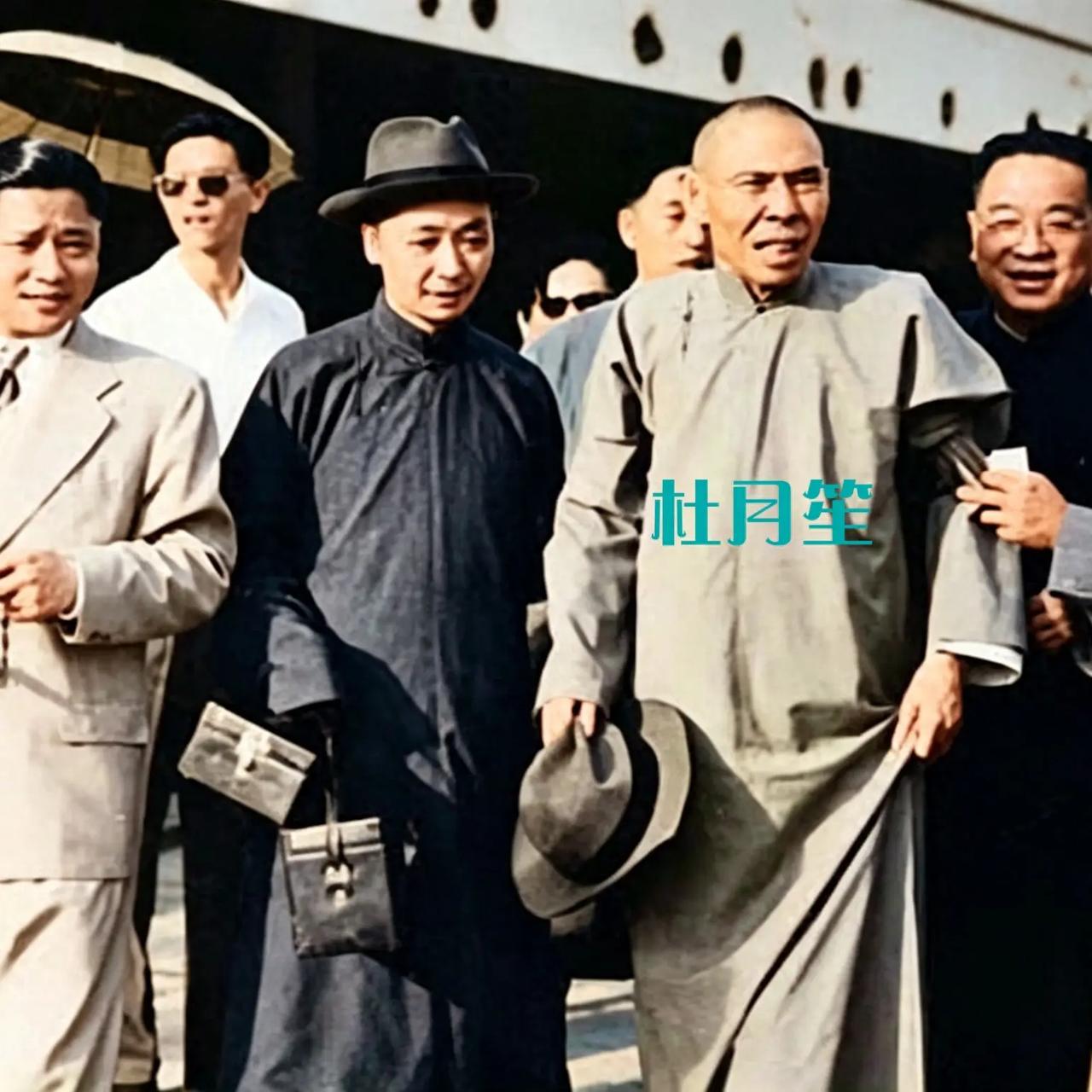 杜月笙：十里洋场走了一个人，再没人能扛那面旗。1949年5月1日，黄浦江入海