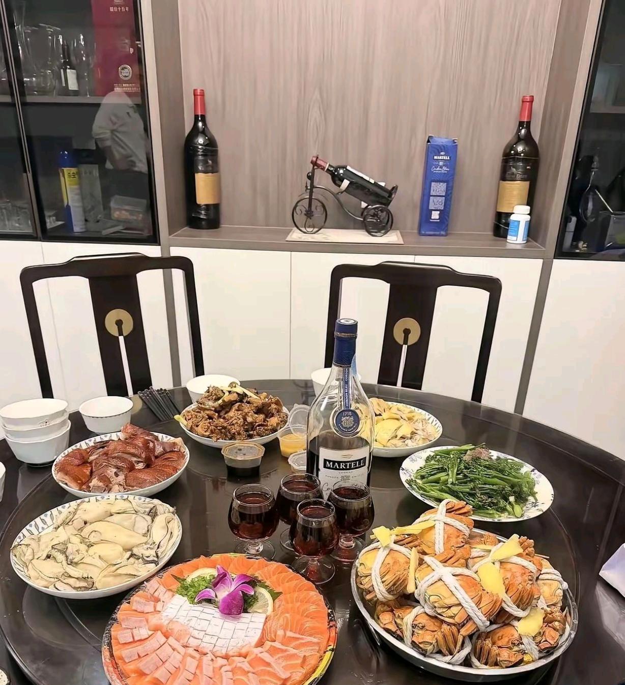 不懂就问，这样的酒局算不算是天花板了！