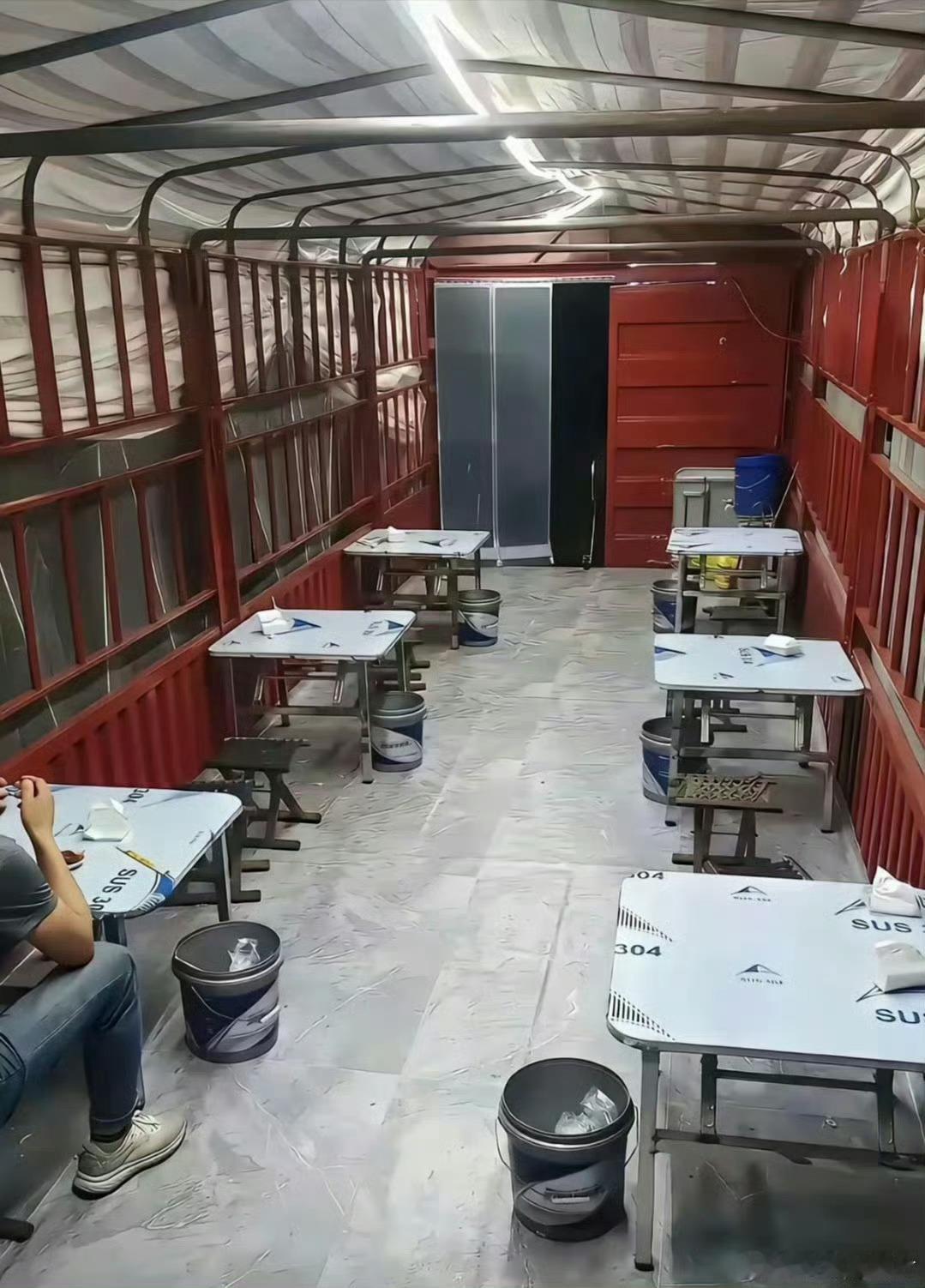 山东某地，大叔的水饺摊。要是真普及开了，房东得气死。
