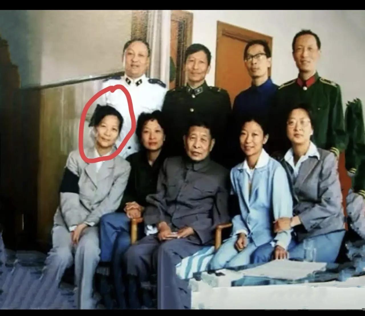 柯蓝，原名钟好好，中国内地女演员，1972出生，爷爷钟期光开国上将，父亲钟德苏武