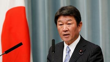 日本服软，承认中国很重要。当地时间7月14日，日本外长茂木敏充在记者会上公开表示