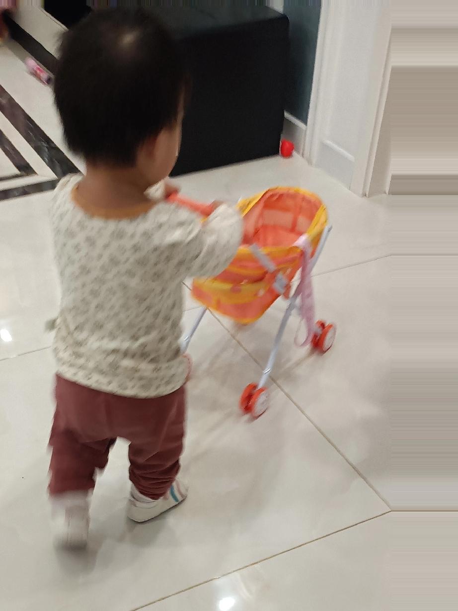 现在又是什么病毒🦠啊？怎么躲不开呢？今晚没回家，我家二宝发烧了，39.4，小