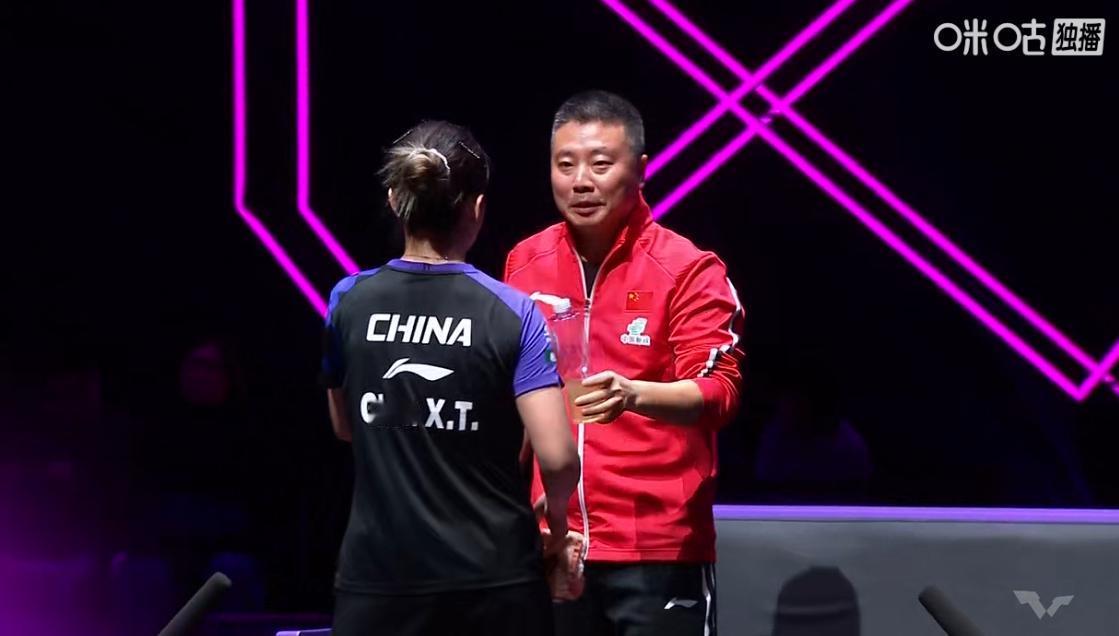 陈幸同3-0领先梅谢芙的时候，大家看到郑长弓教练的表情了吗？是那种抑制不住的