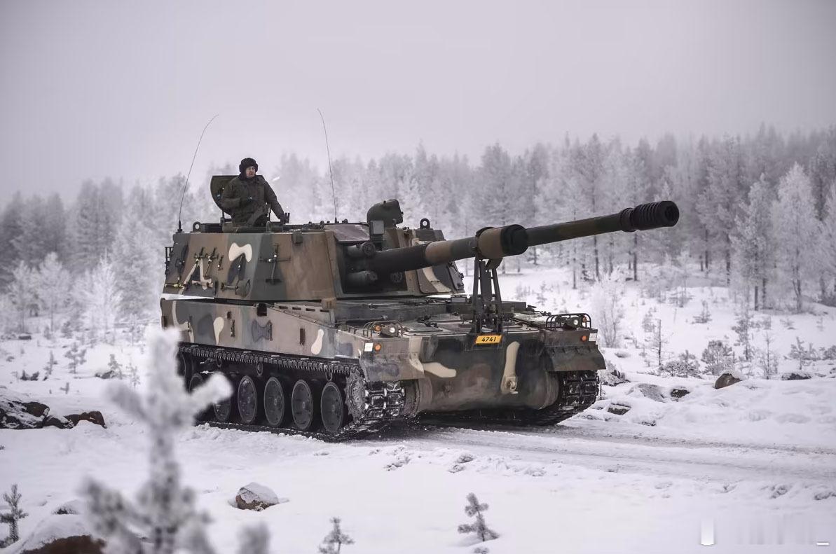 芬兰与韩国今天在赫尔辛基签署第二批K9自行榴弹炮订购协议。根据合同，韩国军工企业