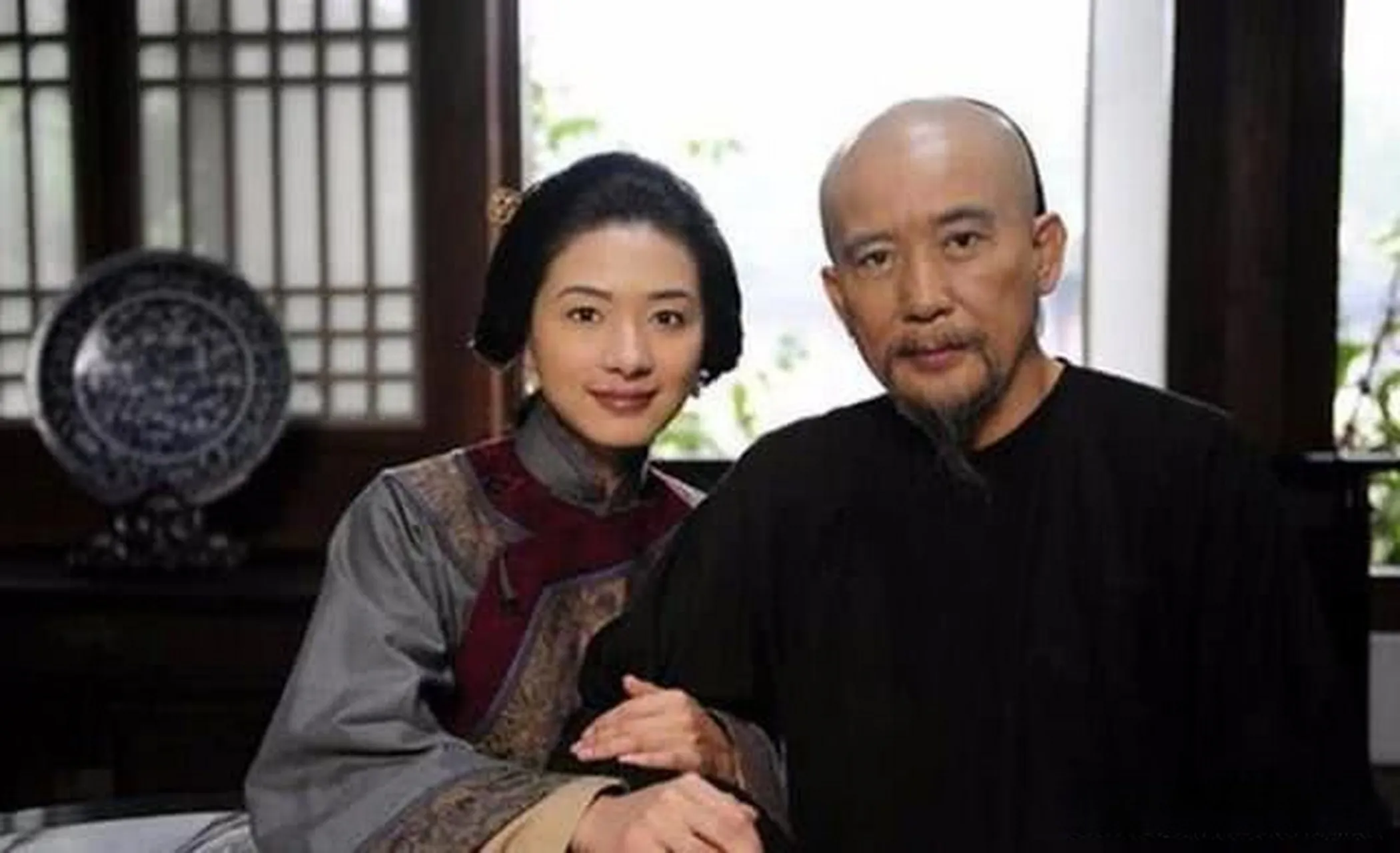 1641年，23岁的柳如是，嫁给了59岁的钱谦益，洞房花烛夜，钱谦益低声问道：“