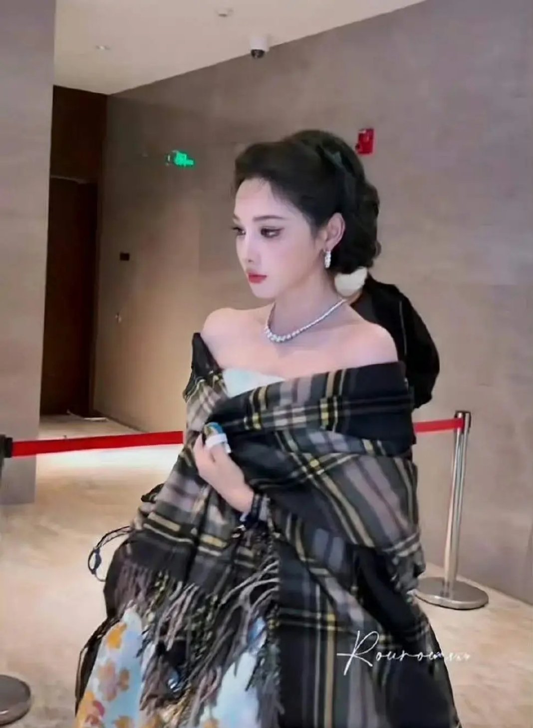 总感觉李小冉现在的状态，看着有点说不上来的奇怪。