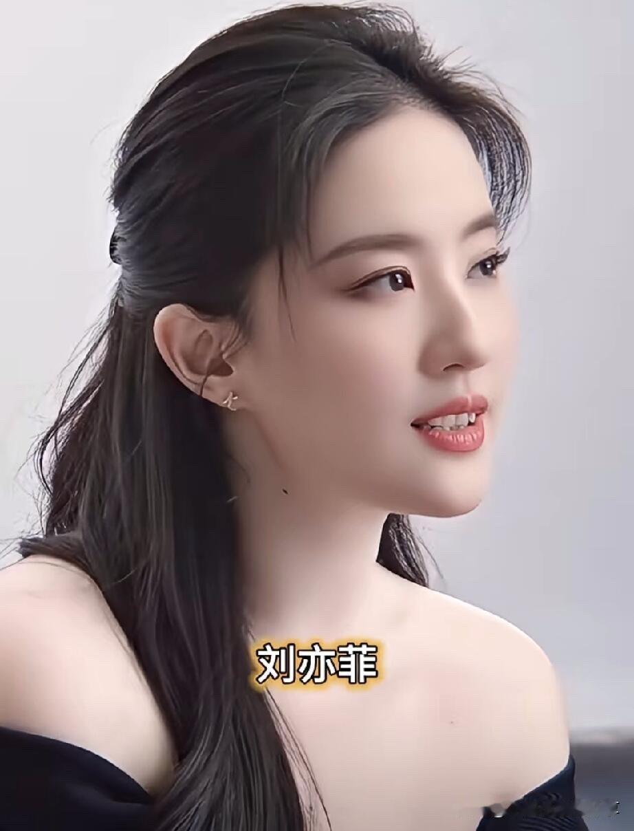 这些女明星都长得美丽大方，如果要在里面选两个最漂亮的，我觉得还是刘亦菲和朱琳。