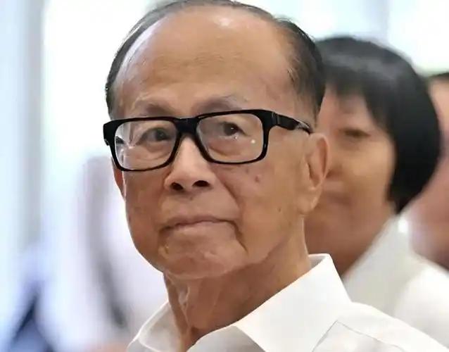 干得漂亮！7月31日，商务部发言人宣布——针对李嘉诚家族的长和集团出售全球4