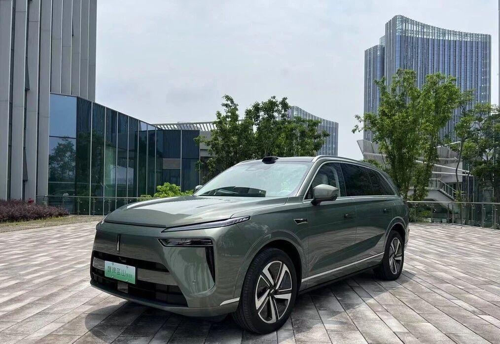 长城魏派又一力作，搭4挡DHT，还有冰箱彩电大沙发，这车能火吗？朋友们，最近我去