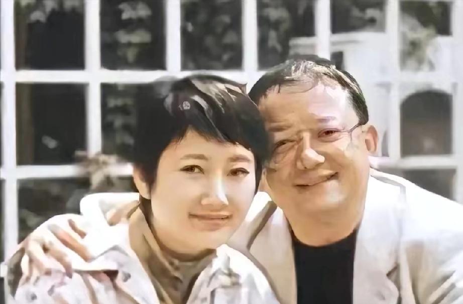 王刚与成方圆婚姻破裂根源曝光，两种人生各得圆满王刚和成方圆曾是圈