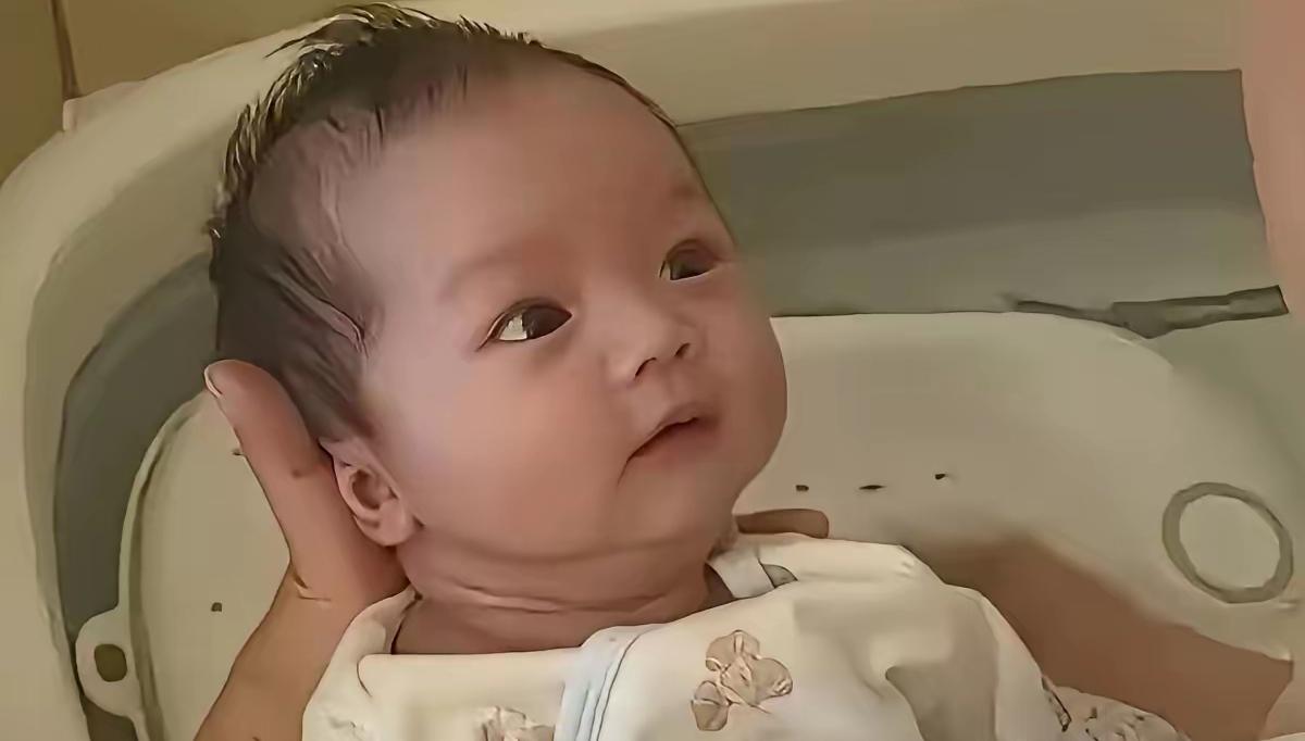 马筱梅又晒出宝宝照片，小家伙越长越好看，越长越帅去气，和刚出生时相比变化特别大，