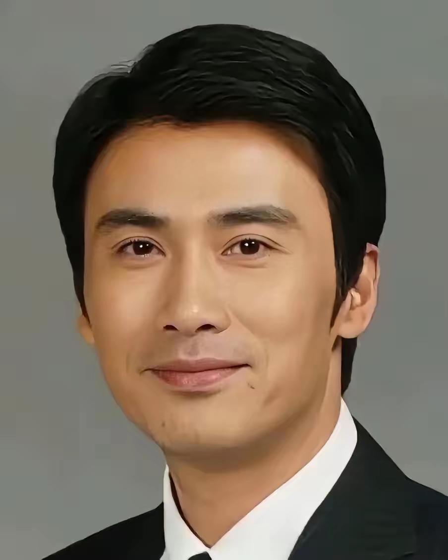 柳云龙和许亚军到底谁更帅？一张是评为评出来最帅的脸，在入学考试中评委给出外形分满