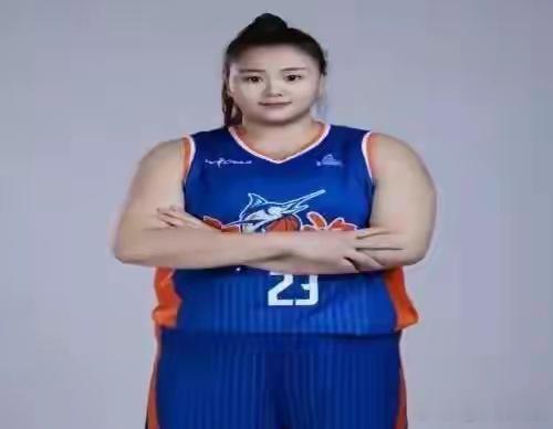 刘禹彤从舞蹈生到亚运国手的篮球之路别人练舞她改练球，刘禹彤把青春调成对抗模式。