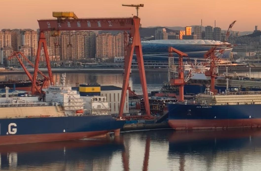 节后004航母已经提前开工了，预计接下来建造进度将会一如既往地快。 外界猜测