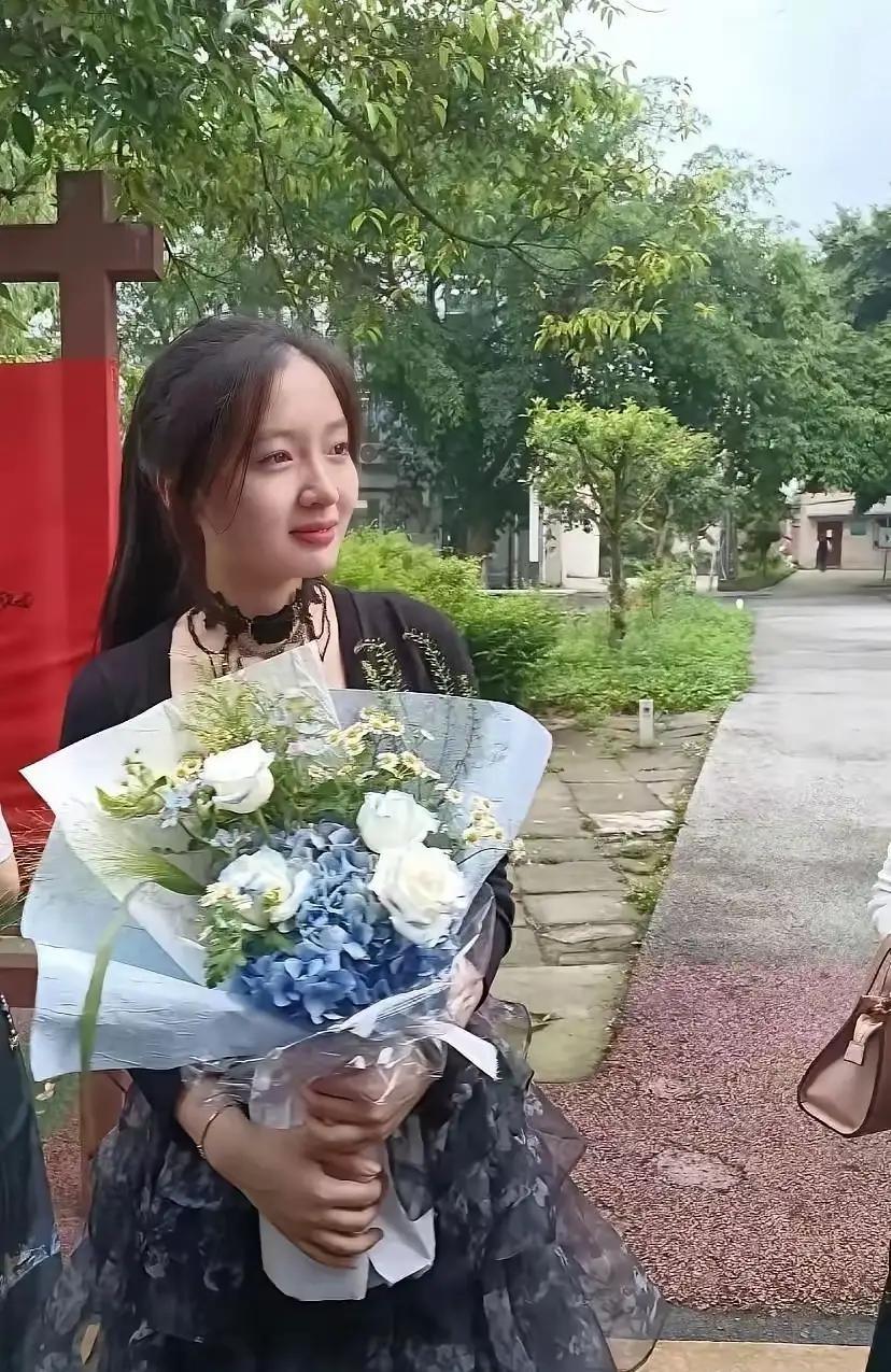 19岁的独生女，说没就没了。四川泸州，8月5号，赵诺淇没了。单亲妈妈发动态
