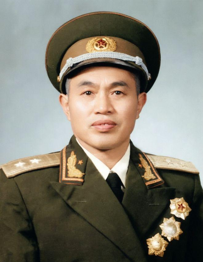 1944年，皮定均带着两个警卫员上了少林寺。他前脚刚踏进客堂，后脚就被几十个手持