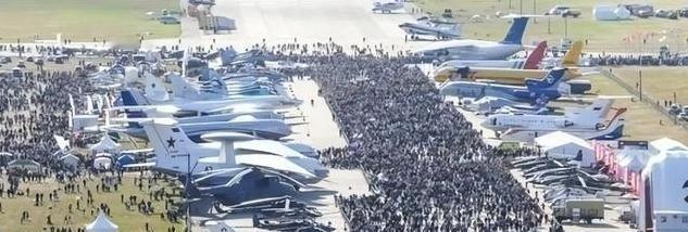 中美俄这个铁三角，现在是真到了谁也不敢出事的节骨眼上。美国那边战火不断，俄罗斯被