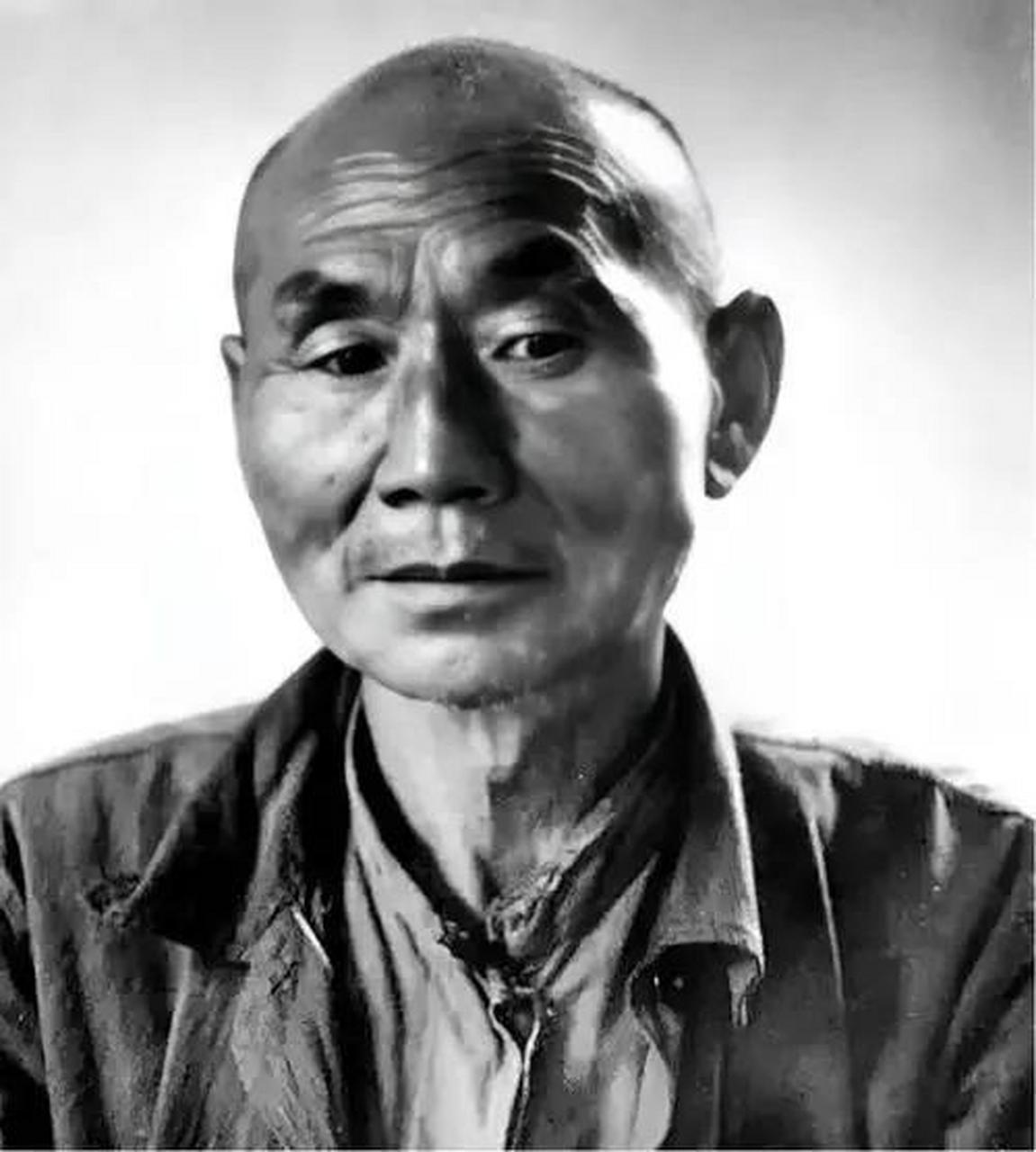 1937年南京，17岁少年左润德跪在死人堆里，日军刺刀刚拔出来，他竟死里逃生！随